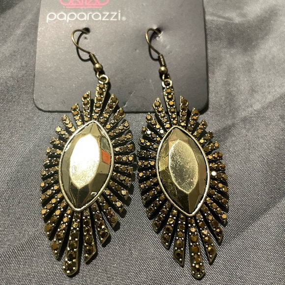 Paparazzi Gold Filigree Dangle Earrings - Picture 1 of 1